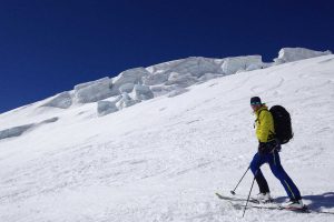 Haute-Route-Chamonix-Zermatt---Abfahrt-über-den-Tiefenmatten-Gletscher