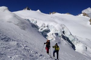 Haute-Route-Chamonix-Zermatt---Abfahrt-über-den-Trient-Gletscher
