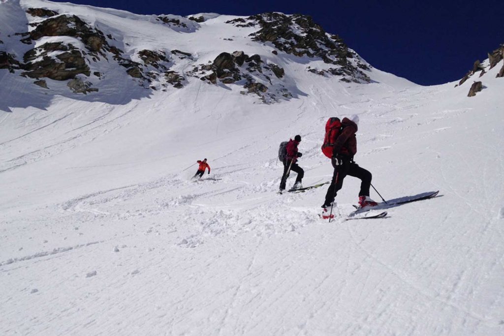 Skihochtourenkurs---Begehen-und-Befahren-von-Übergängen-in-den-Hohen-Tauern