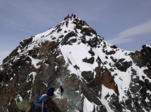 Skiroute-Hoch-Tirol---Am-Gipfelgrat-des-Großglockner