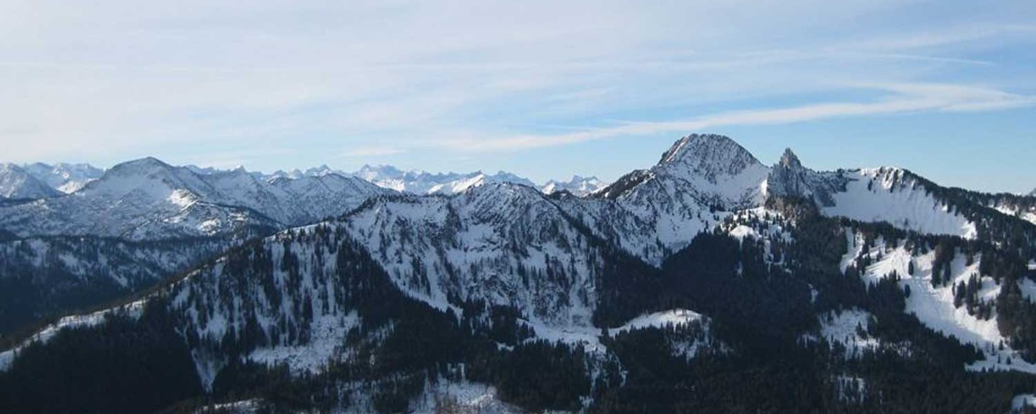 Skitour-für-Einsteiger-im-Spitzingseegebiet---Blick-Richtung-Österreich
