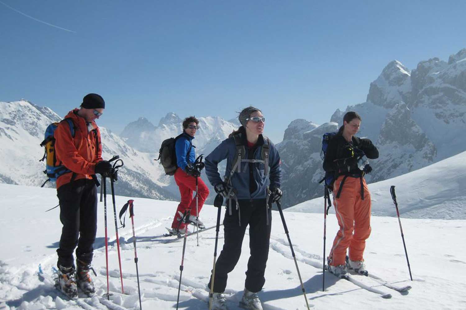 Skitouren-im-Lesachtal---Gruppe-beim-Aufstieg