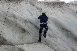 Hochtourenkurs-für-Einsteiger-Selbstrettung-aus-der-Gletscherspalte