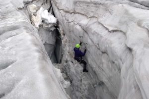 Hochtourenkurs-für-Fortgeschrittene-Klettern-aus-einer-Gletscherspalte