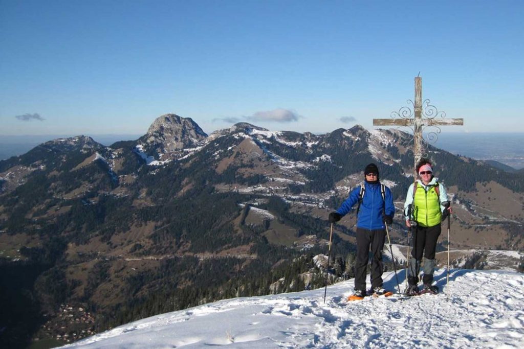 Lacherspitz-als-Winterwanderung---Kleiner-Thraiten-Gipfel-mit-Blick-zur-Lacherspitz