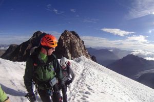 Piz Bernina mit Biancograt am Beginn Firngrat