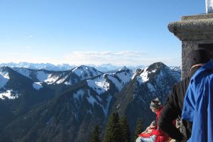 Schneeschuhtour-Rund-um-den-Spitzingsee---Blick-in-die-Bayerischen-Alpen