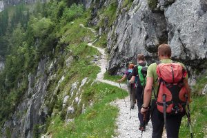 Wanderung-in-4-Tagen-durchs-Wetterstein--Interessante-Wegeam-Bernadeiensteig