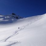 Skitourenkurs-Heidelberger-Hütte---Abfahrt-bei-Neuschnee
