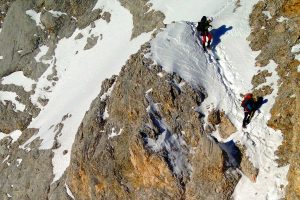 Winterbergsteigen---Klettern-mit-Steigeisen
