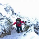 Winterbergsteigen---Skibergsteiger-beim-Gipfelanstieg