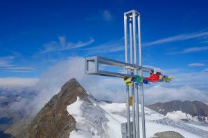 Stubaier-Alpen---Wilder-Freiger,-Wilder-Pfaff-und-Zuckerhütl---Wilder-Pfaff-Gipfelkreuz-mit-Blick-zum-Zuckerhütl