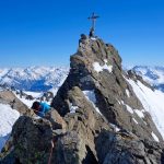 Silvretta-Durchquerung---Skitour-am-Gipfel-der-Dreiländerspitze