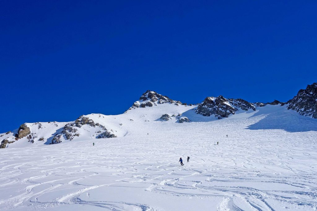 Silvretta-Durchquerung---Skitour-mit-Abfahrt-zur-Wiesbadener-Hütte