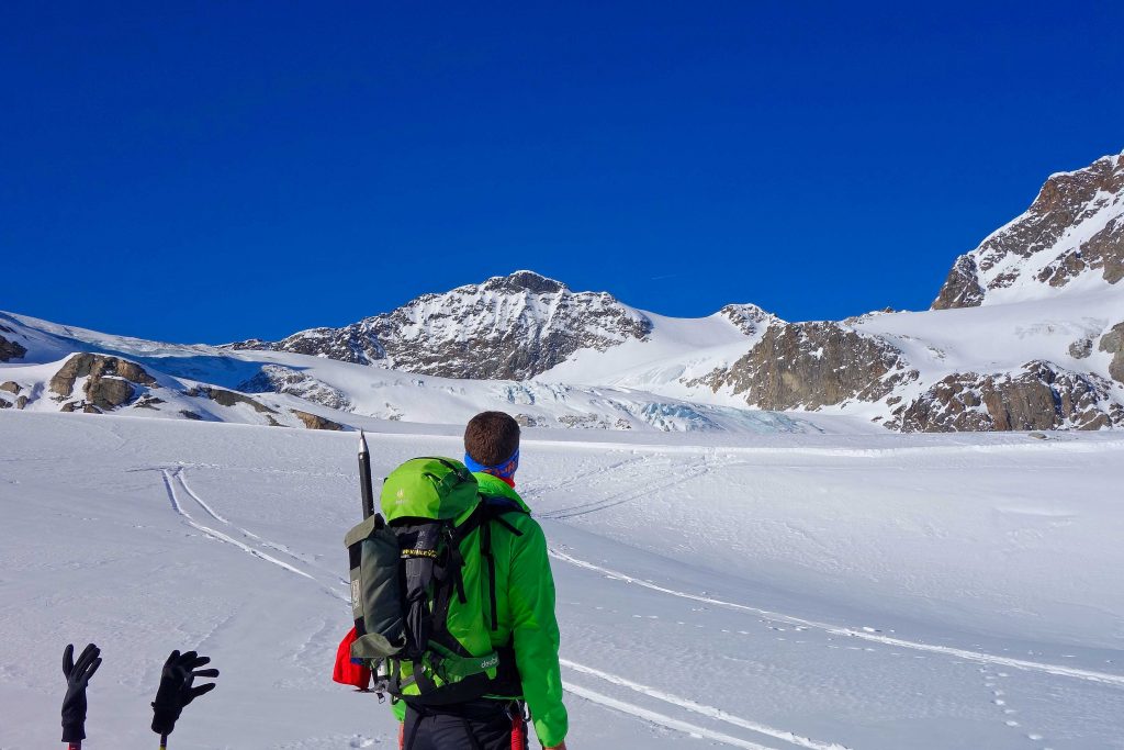 Silvretta-Durchquerung---Skitour-zur-Großen-Piz-Buin-mit-Blick-zum-Ochsentaler-Gletscher