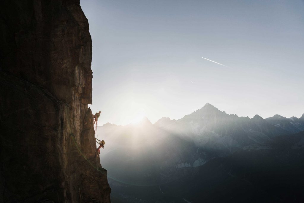 Alpine-Climbing-Seilschaft-beim-Klettern