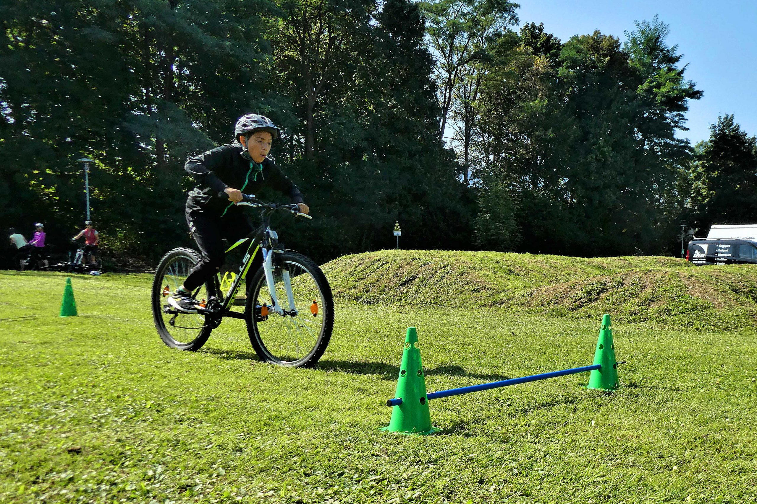Mountainbike-Kinder-Fahrtechnikkurs---Diego-in-Vorbereitung