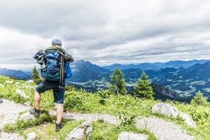 Wanderung----Watzmann-König-der-Berchtesgadener-Blick-ins-Berchtesgadener-Land