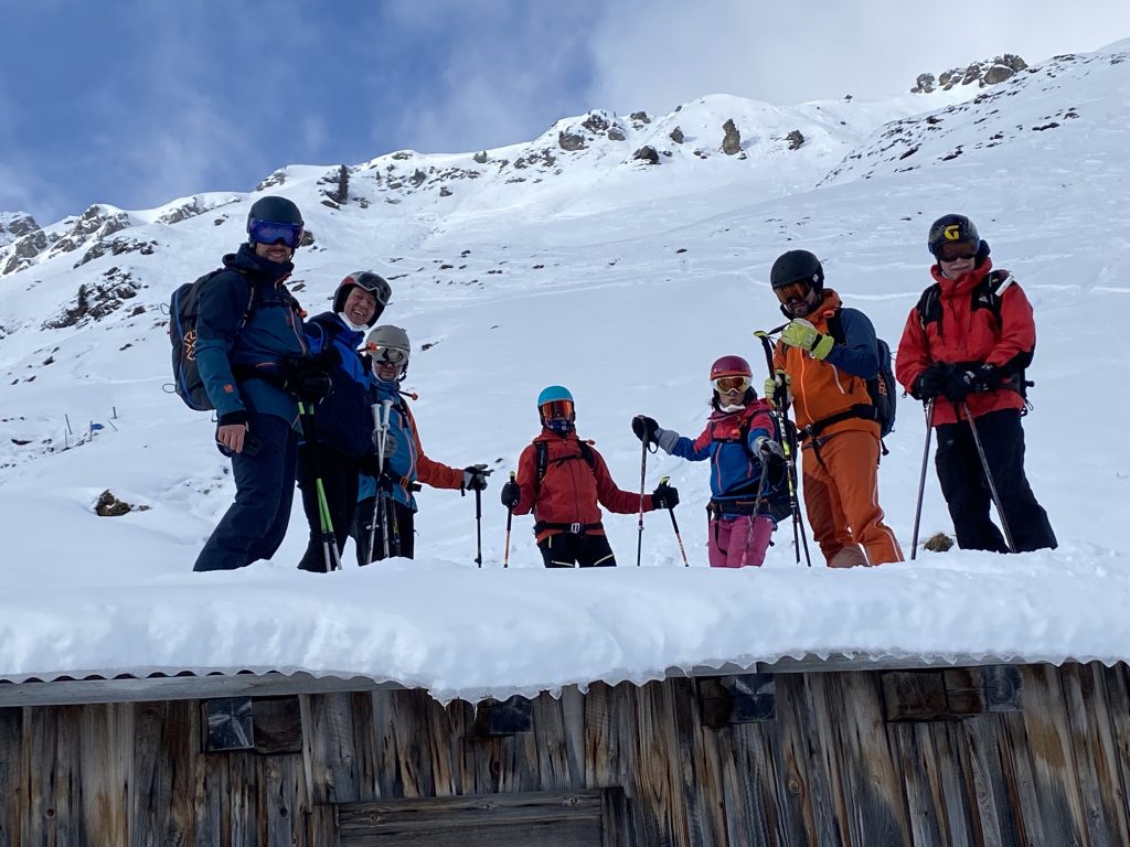 Tiefschneekurs Spezial - Gruppe im Skigebiet