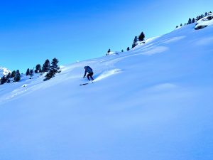 Skitourenkurs-für-Einsteiger-im-Brennergebiet---Abfahrt-nach-Gries-a