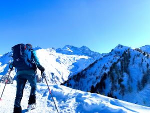 Skitourenkurs-für-Einsteiger-im-Brennergebiet---Gipfelanstieg-zu-Fuß