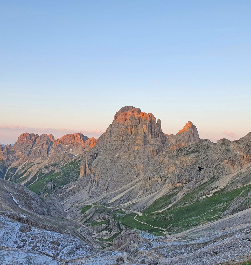 Klettersteige-und-Wandern-im-Rosengarten---Blick-in-den-Rosengarten
