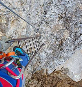 Klettersteige-und-Wandern-im-Rosengarten---Leiter-im-Klettersteig