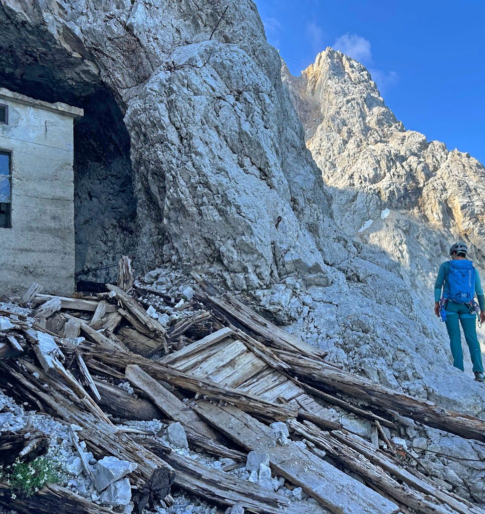 Eisenzeit---Zugspitze-mit-Bergführer---Alte-Baracken