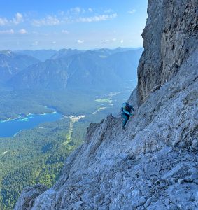 Eisenzeit---Zugspitze-mit-Bergführer---In-der-Route
