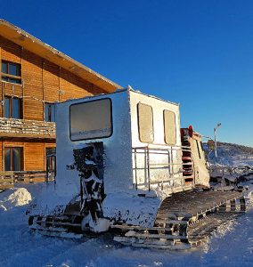 Georgien-CAT-Skiing-am-Goderdzi-Pass---SnowCat-und-Hotel