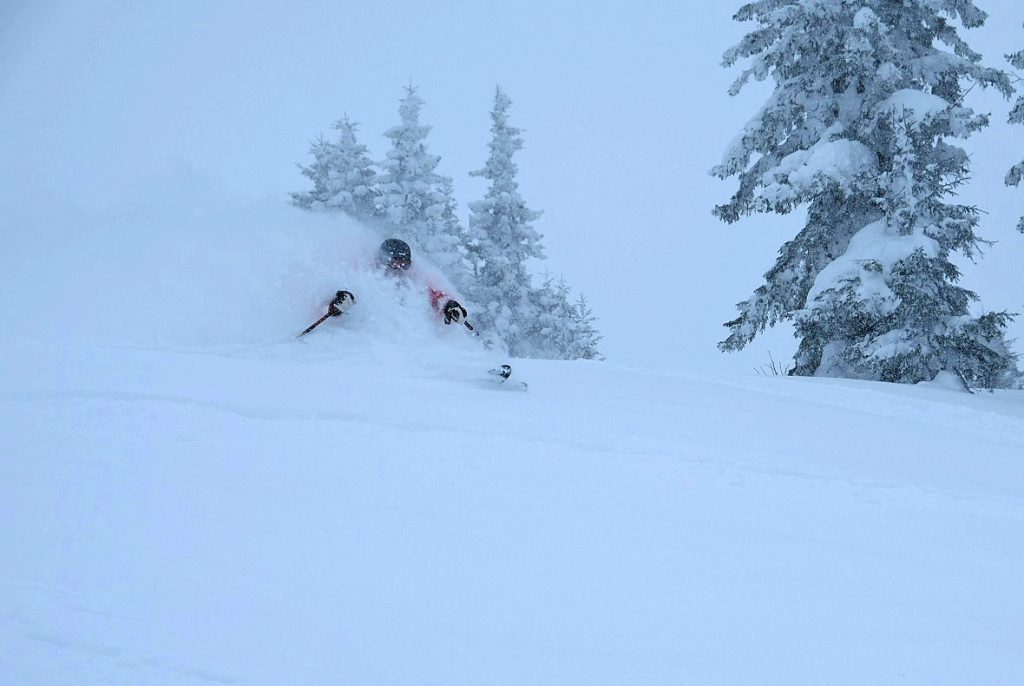 Georgien-CAT-Skiing-am-Goderdzi-Pass---Tiefschnee-Run