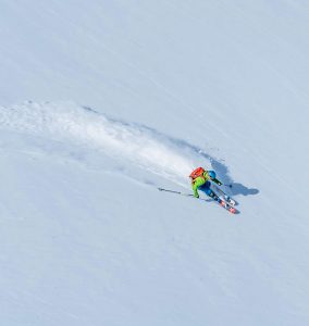 Georgien-CAT-Skiing-am-Goderdzi-Pass---Turn-im-Powder