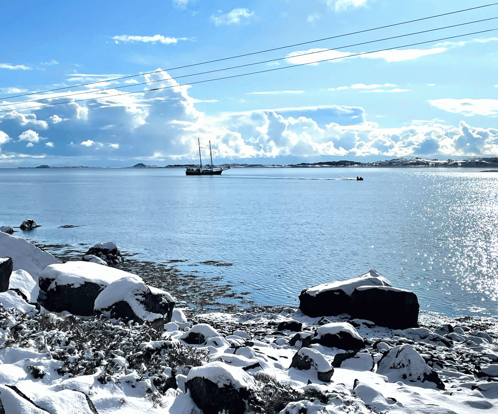 Norwegen---Skitouren-auf-den-Lofoten---Abfahrt-bis-ans-Meer