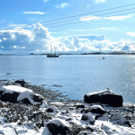 Norwegen---Skitouren-auf-den-Lofoten---Abfahrt-bis-ans-Meer