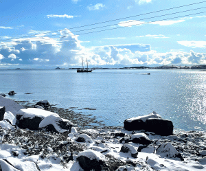 Norwegen---Skitouren-auf-den-Lofoten---Abfahrt-bis-ans-Meer