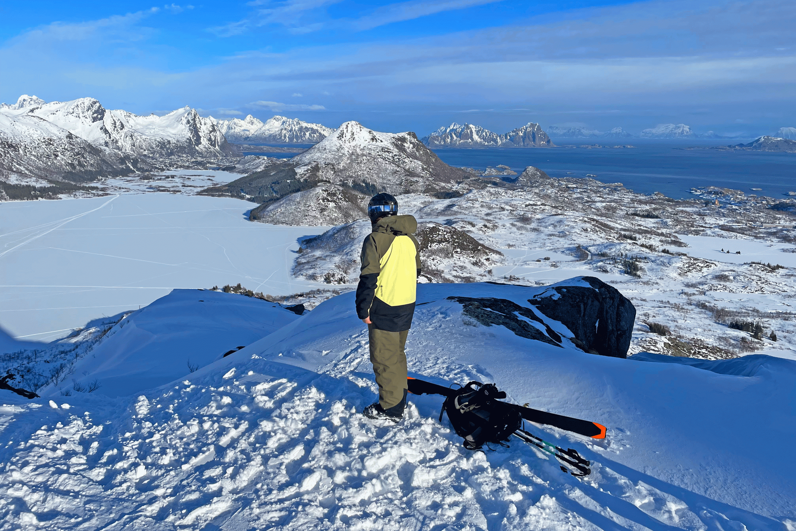 Norwegen---Skitouren-auf-den-Lofoten---Blick-nach-Kabelvag