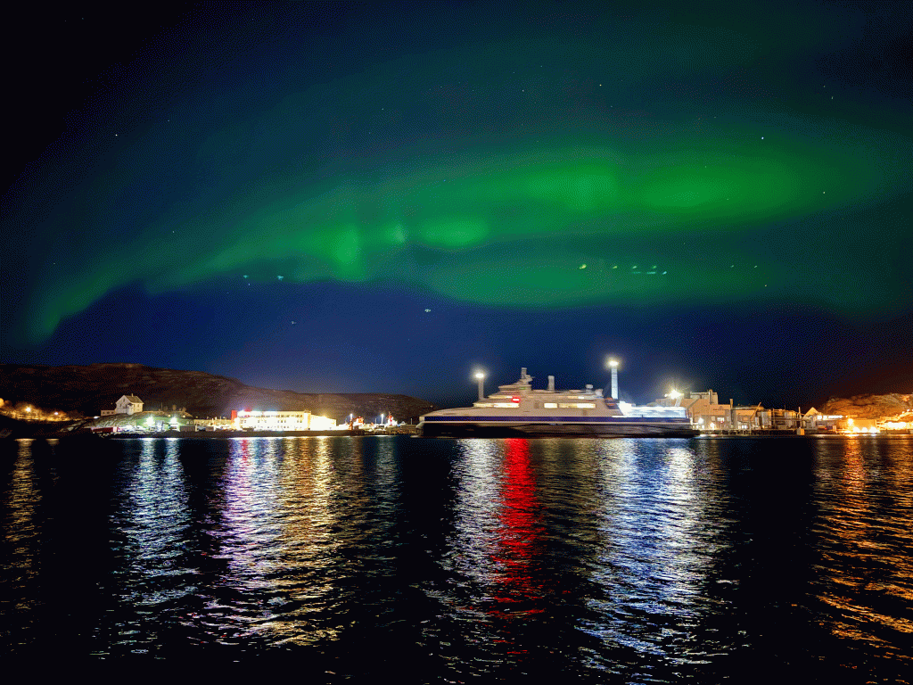 Norwegen---Skitouren-auf-den-Lofoten---Polarlichter-in-Bodø