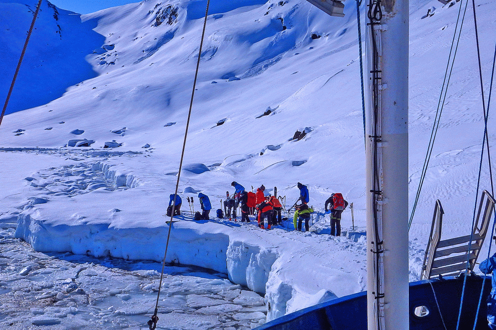 Skitouren-in-Grönland-mit-Bergführer---Skitourenbeginn