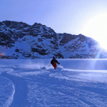 Skitouren-in-Grönland-mit-Bergführer---Tiefschneeabfahrt