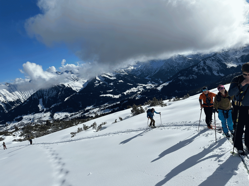 Skitouren-im-Kleinwalsertal---Aufstieg-zum-Gottesackerplateau