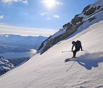 Skitouren-Senja-Norwegen---In-der-Abfahrt